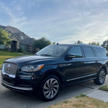 Metro Ann Arbor - Forget the hassle of airport parking. Let our luxury black SUV get you to DTW with time to spare. - Airport Shuttles Near Me Metro Ann Arbor - Forget the hassle of airport parking. Let our luxury black SUV get you to DTW with time to spare. - Airport Shuttles Near Me