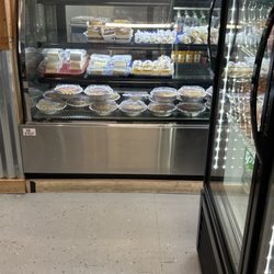 La Flor Bakery - Baked goods