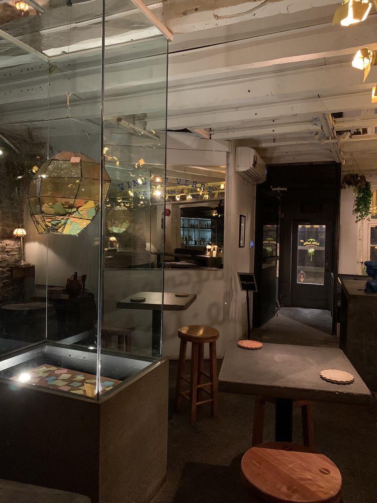 TITTLE TATTLE BAR 22 Rue SaintPaul E, Montréal, Quebec Cocktail