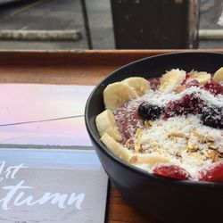 Dukes Deli - Açai bowl at Dukes Deli