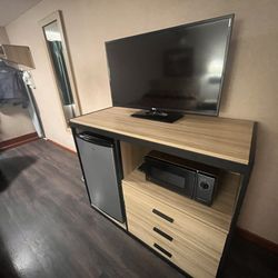 Redmond Inn - Fridge and microwave- Dbl Queen Room