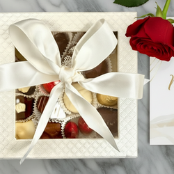 Chamberlain's Chocolate Factory - Happy Mother's Day Keepsake Chocolate Box Best Chocolate Handmade Gift Boxed