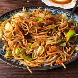 Yangda - Fried noodles with vegetables and egg