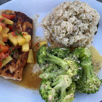 Hurricane Grill & Wings - Tropical Mahi Mahi - Chicken Wings Near Me - Fort Pierce, Florida