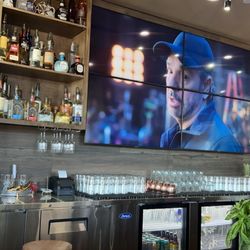 The Hub Eats & Drinks