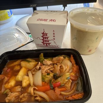 Yummy Thai Restaurant - Green Curry and Sweet & Sour Sauce chicken - Thai Near Me - Goleta, California