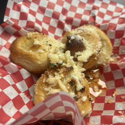 Lorenzo's Italian Restaurant & Pizzeria - Garlic knots