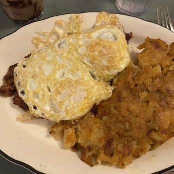 Townhouse Diner - Corned Beef Hash and Eggs - Breakfast & Brunch Near Me - New York, New York Townhouse Diner - Corned Beef Hash and Eggs - Breakfast & Brunch Near Me - New York, New York