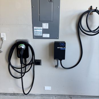 Flash Electric - Installation of a car charger - Electricians Near Me Flash Electric - Installation of a car charger - Electricians Near Me