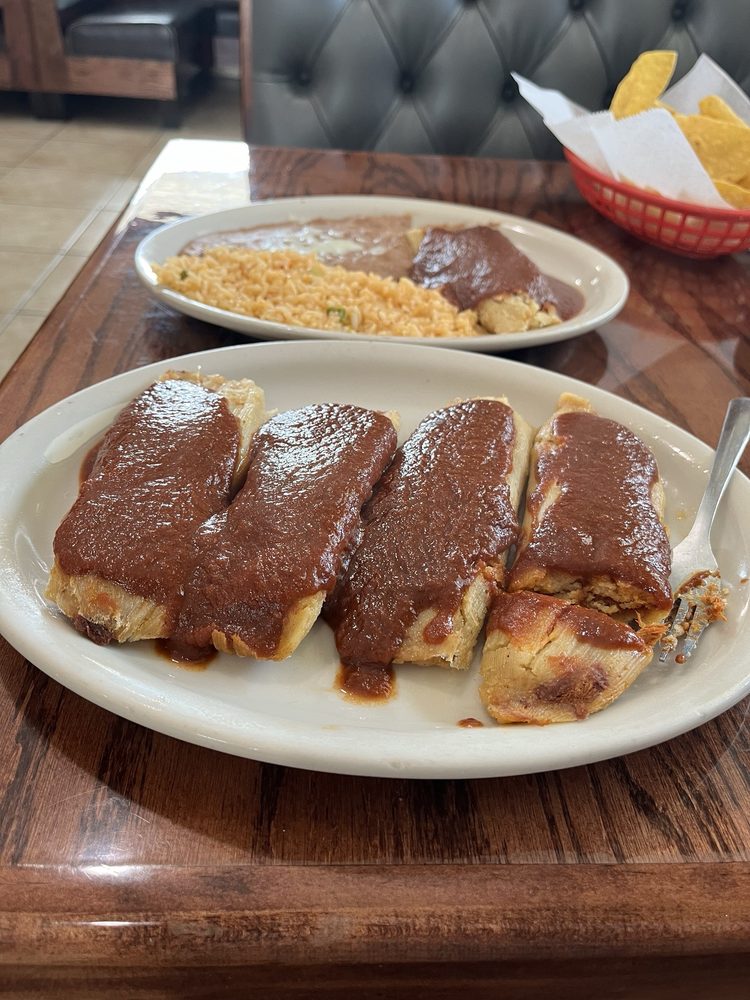 Mi Barril Mexican Grill Logo