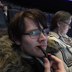 Cinemaxx Fisketorvet - En pibe nydes inden filmen ;)