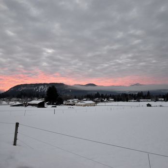 Abendblume - Early morning in the winter, beautiful sunrise. - Hotels Near Me - Leavenworth, Washington