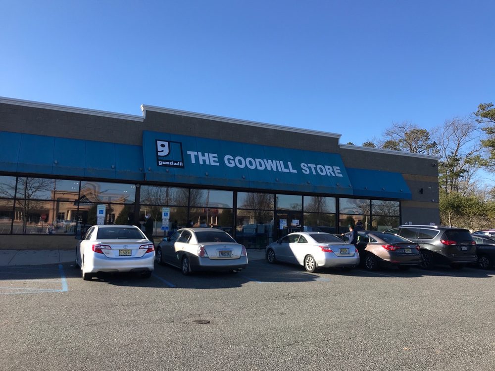 GOODWILL STORE & DONATION CENTER Updated October 2024 1418 North