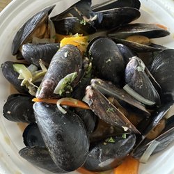 Lighthouse 971 - Mussels no white wine in the sauce, mostly unopened and stanky
