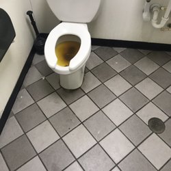 7-Eleven - Nasty people and the nasty mgr won't hand the woman's restroom key