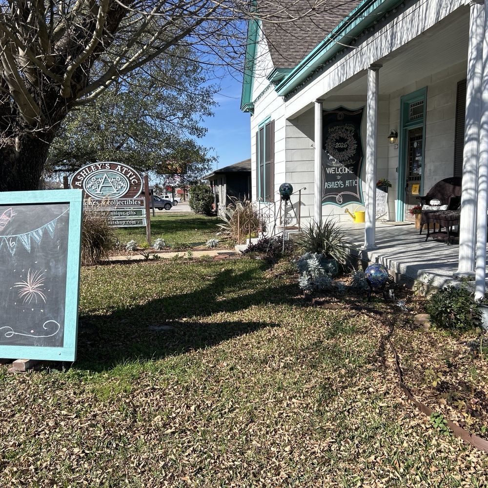 Ashley's Attic - Antiques Near Me - Giddings, Texas