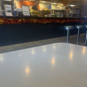 Deluxe Diner - Cafes Near Me - Newark, New Jersey