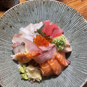 Sakana And Yasai - Chirashi don - Sushi Bars Near Me - Albany, California