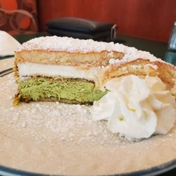 Avenue Diner - Pistachio CheeseCake is sooooooo yummmmmmm