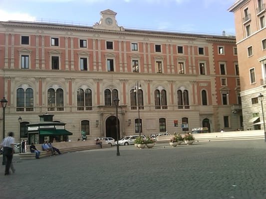 Piazza Colonna by null