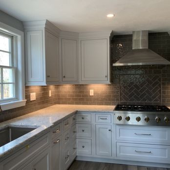 Ranney And Rimington Custom Builders - a kitchen - General Contractors Near Me - Osterville, Massachusetts Ranney And Rimington Custom Builders - a kitchen - General Contractors Near Me - Osterville, Massachusetts