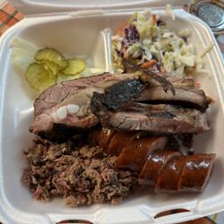 Bennie J's Smoke Pit - Yum, yum, yum!
