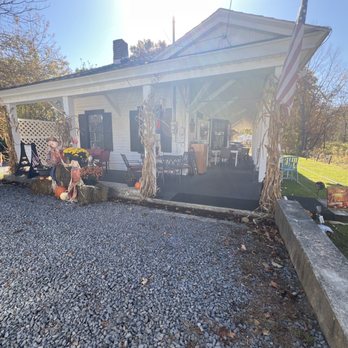 Back on Track Cafe - Front porch - Breakfast & Brunch Near Me - Broadalbin, New York