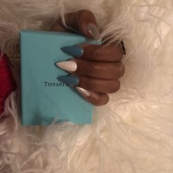 Lily's Nails