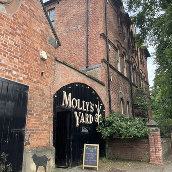 Molly's Yard - Entrance to Molly's Yard - Irish Near Me - Belfast, BFS