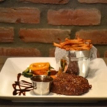 Bistro L'Intercolonial - Photo - Burgers Near Me - Rivière-du-Loup, Quebec Bistro L'Intercolonial - Photo - Burgers Near Me - Rivière-du-Loup, Quebec