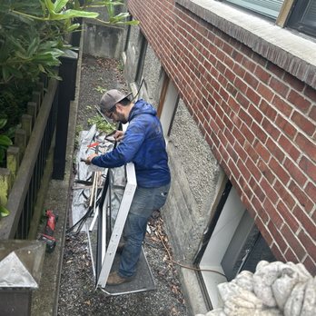 Polar Bear Exterior Solutions - Polar Bear installer hard at work, rear windows - Windows Installation Near Me - Mukilteo, Washington Polar Bear Exterior Solutions - Polar Bear installer hard at work, rear windows - Windows Installation Near Me - Mukilteo, Washington