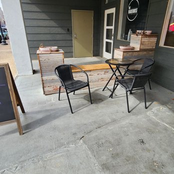 Mimmo's Gelato - Outside Table - Ice Cream & Frozen Yogurt Near Me - Laurel, Mississippi