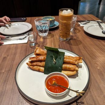 Star Leaf - Shrimp egg roll - Asian Fusion Near Me - Pasadena, California