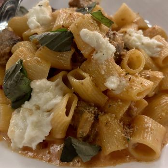 Davanti Enoteca - Rigatoni vodka - Wine Bars Near Me - Naperville, Illinois