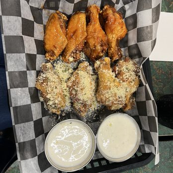 No Forks - Hot honey and garlic Parmesan wings with amazing ranch - Food Trucks Near Me - Bacliff, Texas No Forks - Hot honey and garlic Parmesan wings with amazing ranch - Food Trucks Near Me - Bacliff, Texas