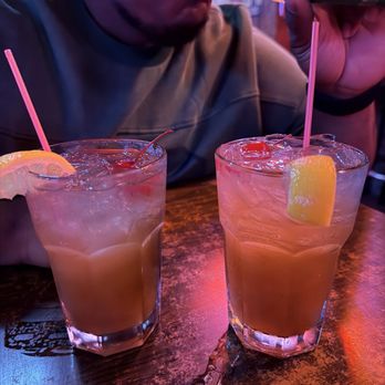 Fast Eddie's Bon Air - Long Islands and beer - Dive Bars Near Me - Alton, Illinois