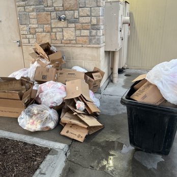 Whataburger - This is trash another shift left for me to put in the trash with no help and the trash was full so I had to hop in the trash to push it down - Fast Food Near Me - Saginaw, Texas