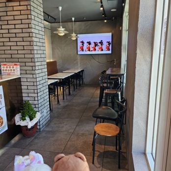 Echicken Pizza Boys - Inside... air-conditioned and modern with K-Pop on the monitor - Pizza Near Me - Honolulu, Hawaii Echicken Pizza Boys - Inside... air-conditioned and modern with K-Pop on the monitor - Pizza Near Me - Honolulu, Hawaii