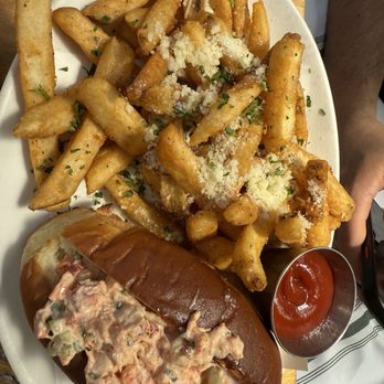 Fumo - Lobster roll with truffle fries - Pizza Near Me - New York, New York