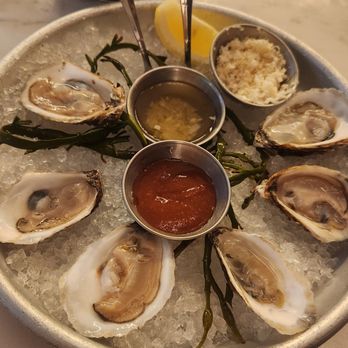 Bill’s Oyster - 1/2 a dozen Oysters - Seafood Near Me - Austin, Texas