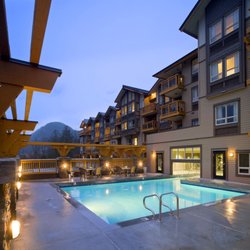 Executive Suites Hotel & Resort Squamish - Outdoor heated pool and hot tub