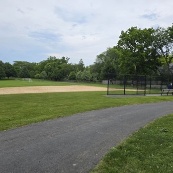 Maplewood Park - Parks Near Me - Deerfield, Illinois