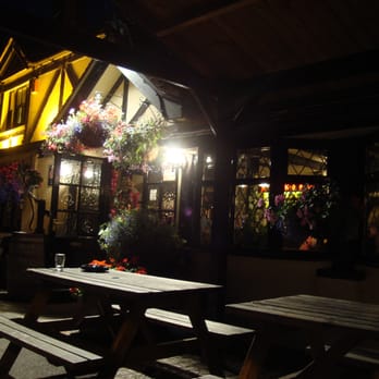 Ye Olde Red Lion - one of three outdoor seating areas - Pubs Near Me - Newbury, WBK