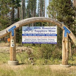 Gem Mountain Sapphire Mine - The entrance