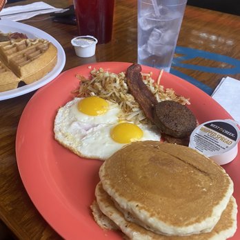 Roxie's Diner - Diners Near Me - San Angelo, Texas