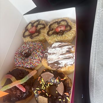 Amy's Donuts - Lovely experiences donuts are so good give them a try !!! Good donuts good people good vibes :) definitely returning - Donuts Near Me - Tucson, Arizona Amy's Donuts - Lovely experiences donuts are so good give them a try !!! Good donuts good people good vibes :) definitely returning - Donuts Near Me - Tucson, Arizona
