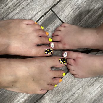 Pamper Me Nails & Spa - Nail Salons Near Me - Hesperia, California