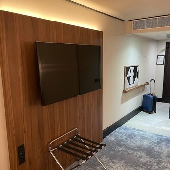 Hilton Paris la Défense - Art work was removed from the wall and stayed that way the entire visit. - Hotels Near Me - Puteaux, 92 Hilton Paris la Défense - Art work was removed from the wall and stayed that way the entire visit. - Hotels Near Me - Puteaux, 92