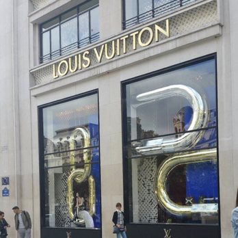 Louis Vuitton - I mom - Luggage Near Me - Paris, 75 Louis Vuitton - I mom - Luggage Near Me - Paris, 75