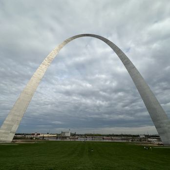 Gateway Arch - Landmarks & Historical Buildings Near Me - St. Louis, Missouri